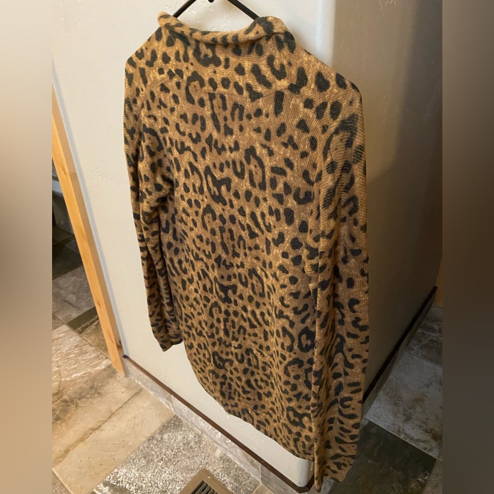 H&M| Small| Leopard print cardigan| worn once or twice| Great condition. - Picture 5 of 6